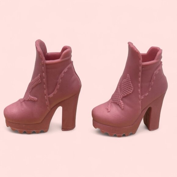 Disney Descendants 3  Audrey Good & Evil Shoes Boots Light Pink Doll Shoes - Picture 1 of 8